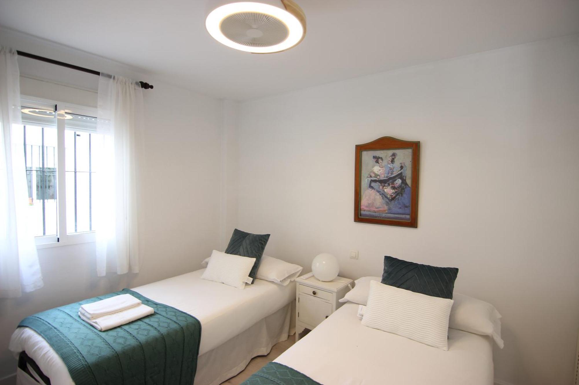Rentalsevilla Espacioso Apartamento En La Alameda De Hercules Con Parking Bagian luar foto